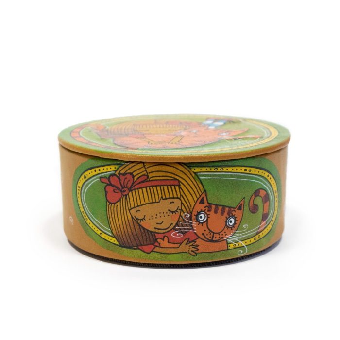 Round leather box with girl and cat, ⌀ 10 cm