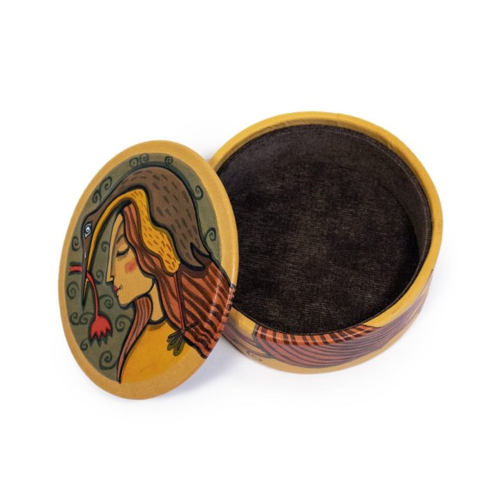 Round leather box with woman and bird, ⌀ 10 cm